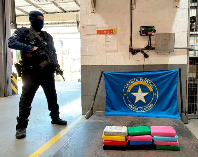 Pacotes de cocaína apreendidas pela Receita Federal