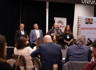 Participantes da FIN Brasil em rodada de negócios, durante encontro voltado a networking, internacionalização e conexões entre empresas e mercados globais.