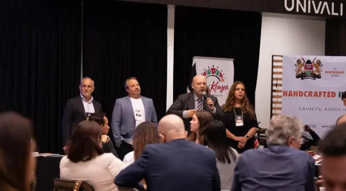 Participantes da FIN Brasil em rodada de negócios, durante encontro voltado a networking, internacionalização e conexões entre empresas e mercados globais.