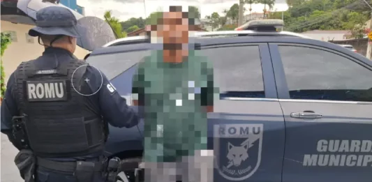 Agente da Guarda Municipal de São José durante prisão de foragido internacional