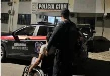 Agentes da Guarda Municipal de São José prendem cadeirante que invadiu agência bancária