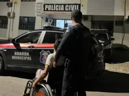 Agentes da Guarda Municipal de São José prendem cadeirante que invadiu agência bancária
