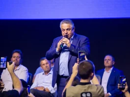 João Rodrigues discursa durante evento de renúncia à Prefeitura de Chapecó e lançamento da pré-candidatura ao governo de SC