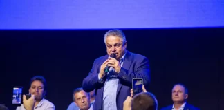 João Rodrigues discursa durante evento de renúncia à Prefeitura de Chapecó e lançamento da pré-candidatura ao governo de SC