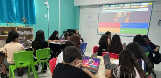 Alunos do curso de Jogos Digitais em aula