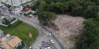 Vista aerea da nova rotatória no bairro Forquilhas em São José