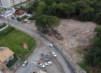 Vista aerea da nova rotatória no bairro Forquilhas em São José