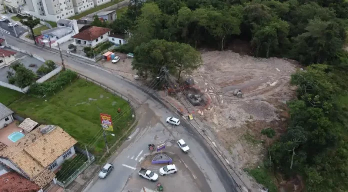 Vista aerea da nova rotatória no bairro Forquilhas em São José