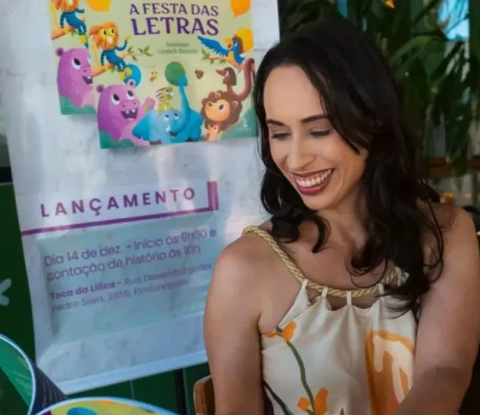 Autora Maíra Pavan com seu livro “Festa das Letras",participa da Semana do Livro Infantil de Florianópolis