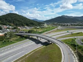 Viaduto do Contorno Viário de Florianópolis terá bloqueio para manutenção Foto aerea do viaduto do contorno viário que receberá manutenção