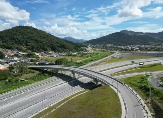Viaduto do Contorno Viário de Florianópolis terá bloqueio para manutenção Foto aerea do viaduto do contorno viário que receberá manutenção
