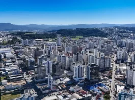 São José regulamenta novo Estudo de Impacto de Vizinhança para empreendimentos urbanos Vista aerea de São José, mostrando prédios, simbolizando o Estudo de Impacto a Vizinhança