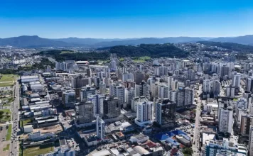 São José regulamenta novo Estudo de Impacto de Vizinhança para empreendimentos urbanos Vista aerea de São José, mostrando prédios, simbolizando o Estudo de Impacto a Vizinhança