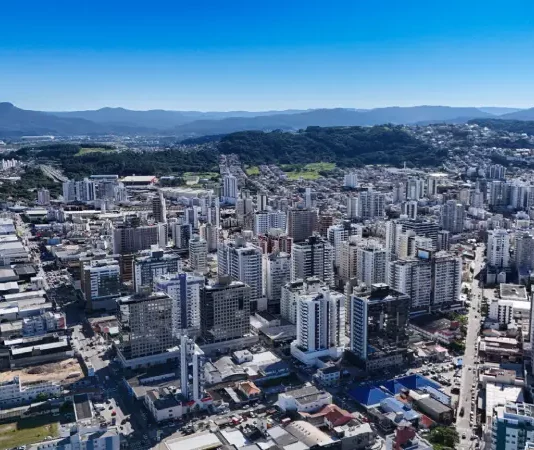 São José regulamenta novo Estudo de Impacto de Vizinhança para empreendimentos urbanos Vista aerea de São José, mostrando prédios, simbolizando o Estudo de Impacto a Vizinhança