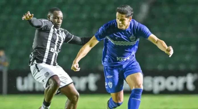 Jogadores do Figueirense e Barra em campo