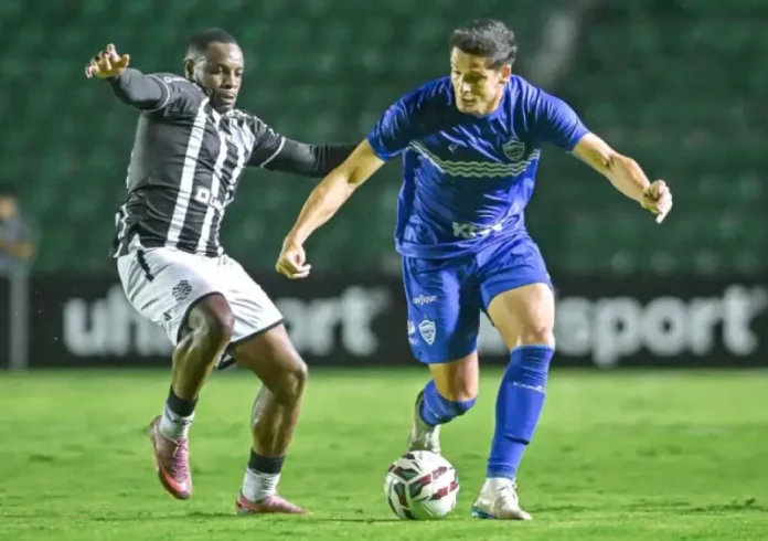 Jogadores do Figueirense e Barra em campo