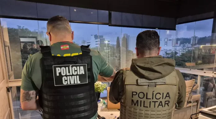 Agentes da polícia civil e polícia militar durante Operação Proxies
