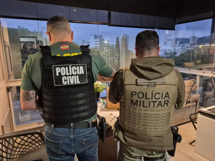 Operação Proxies (2) Agentes da polícia civil e polícia militar durante Operação Proxies