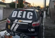 Operação “Quebra de Comando” desarticula organização criminosa na Tapera, em Florianópolis Viaturas da polícia civil durante Operação Quebrta de Comando