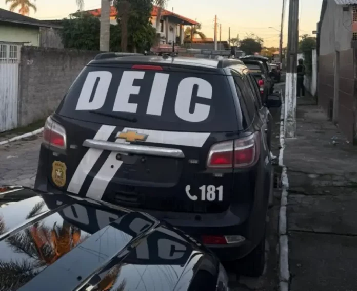 Operação Quebra de Comando Viaturas da polícia civil durante Operação Quebrta de Comando
