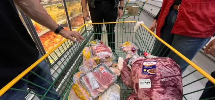 Produtos impróprios para consumo apreendidos pelo procon de São José