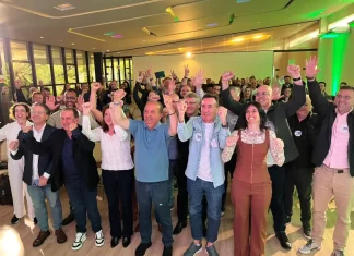 Republicanos SC abre preparação para 2026 e reafirma apoio a Jorginho Mello Lideranças do Republicanos de Santa Catarina ao lado do governador Jorginho Mello durante evento de preparação para as eleições de 2026 em Florianópolis.