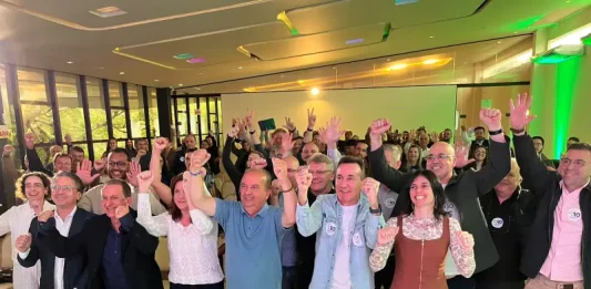 Republicanos SC abre preparação para 2026 e reafirma apoio a Jorginho Mello Lideranças do Republicanos de Santa Catarina ao lado do governador Jorginho Mello durante evento de preparação para as eleições de 2026 em Florianópolis.