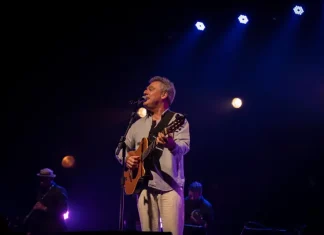 Sexta Jazz AF traz Luiz Meira com tributo a Chico Buarque em Florianópolis Luiz Meira no palco do Sexta Jazz AF