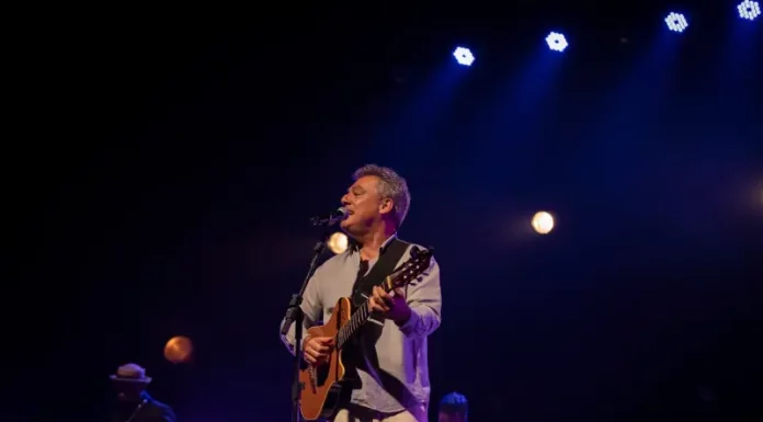 Sexta Jazz AF traz Luiz Meira com tributo a Chico Buarque em Florianópolis Luiz Meira no palco do Sexta Jazz AF