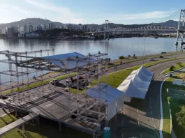 Palco do show jde Joss Stone está parcialmente montado na Beira-mar Continental