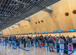 Passageiros no Aeroporto de Florianópolis