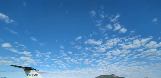 Avião sai da pista durante pouso no Aeroclube de São José Avião saiu da pista durante aterrisagem no Aeroclube em São José
