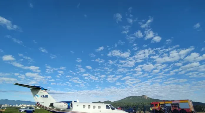 Avião sai da pista durante pouso no Aeroclube de São José Avião saiu da pista durante aterrisagem no Aeroclube em São José