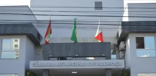 Câmara de Palhoça abre concurso com salários de até R$ 9,5 mil Prédio da Câmara de Palhoça