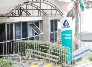 Foto da fachada da Casan em Florianópolis