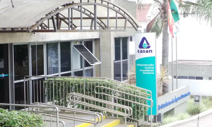 Foto da fachada da Casan em Florianópolis