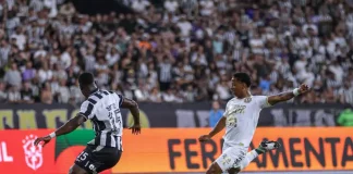 Jogadores da Chapecoense e Botafogo em campo pela Copa do Brasil