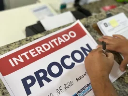 Placa interditado colocada pelo Procon em Clínica odontológica