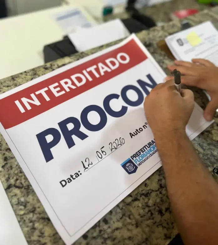 clinica-odontologica-interditada (1) Placa interditado colocada pelo Procon em Clínica odontológica