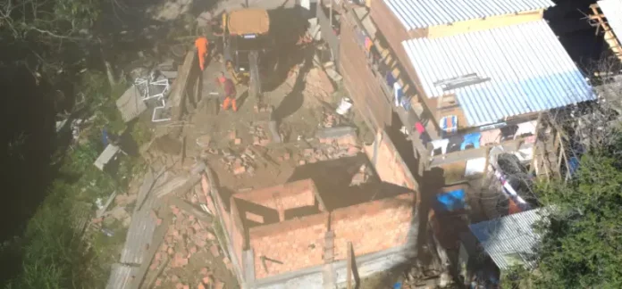 construcoes-irregulares-morro-do-alemao Contruções irregulares demolidas no Morro do Alemão, em São José