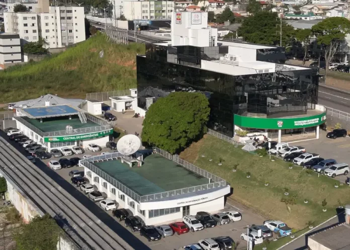 Vista aérea do Cigerd, em Florianópolis, com a antena da Defesa Civil de SC usada para receber imagens de satélite e monitorar o tempo em tempo real.