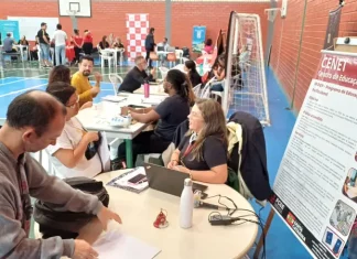 FCEE realiza feirão de empregos para PCD em São José Pessoas participando do Feirão de Empregos para PcD