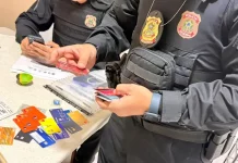 Agentes da polícia federal em operação da Ficco/SC