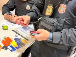 Agentes da polícia federal em operação da Ficco/SC