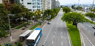 ônibus circulando em Florianópolis mostrando o ganho de tempo após o fim do pagamento em dinheiro