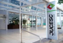 Prédio da JUCESC onde foi implantado o sistema de inteligência artificial para os processos