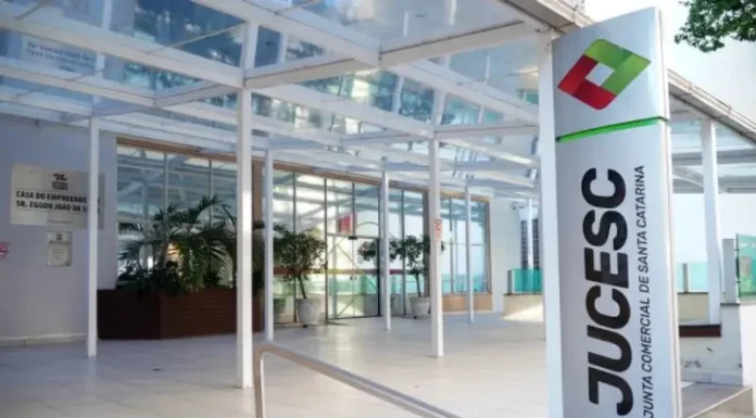 Prédio da JUCESC onde foi implantado o sistema de inteligência artificial para os processos