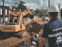 máquinas trabalhando na macrodrenagem em São José