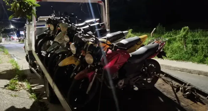 São José reforça combate a motos com ruído acima do permitido Motos em cima de guincho apreendidas em São José