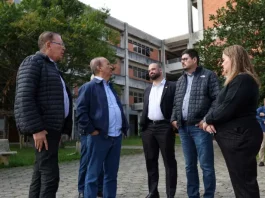 Governador Jorginho Mello acompanhado pelo secretário de estado da Saúde Diogo Demarchi, o prefeito Orvino Coelho de Ávila e o vice-prefeito Michel Schlemper, em visita ao local do Novo Complexo de Saúde